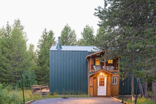Serene Lakes Casa | The Calder Cabin