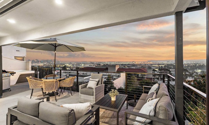 Mission Hills Casa | The California III - A Luxury Mission Hills Duplex - Hot Tub, Grill, Private Bal