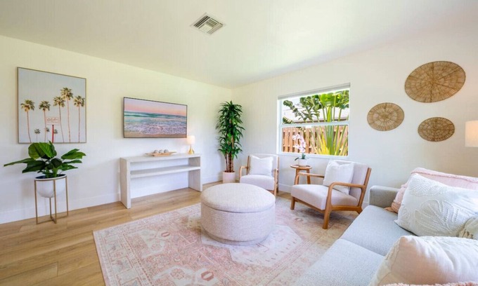 Bonita Shores Casa | The Canary Palm - Fenced Private Backyard