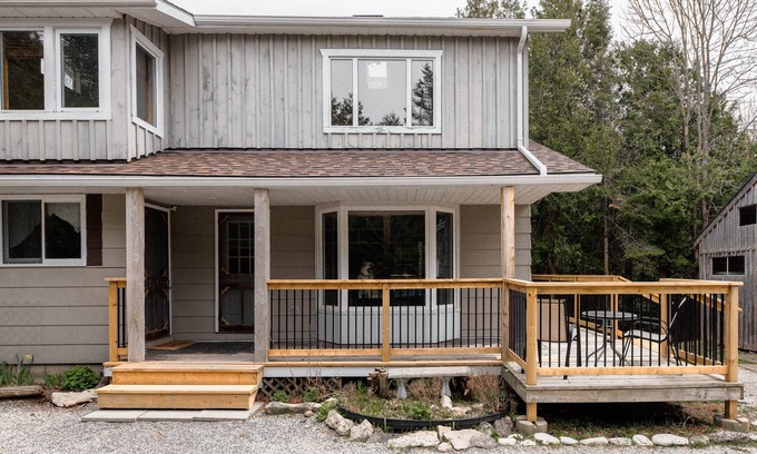 Tobermory Casa | The Cape Miles Retreat - Tobermory Exclusive Experience