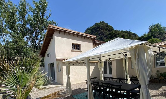 Saint-Barthelemy-de-Vals Villa | La villa del cuidador - Château de Rochetaillée