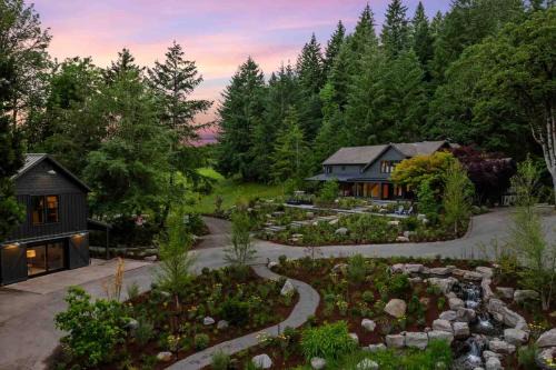 Carlton Casa | The Carly Estate