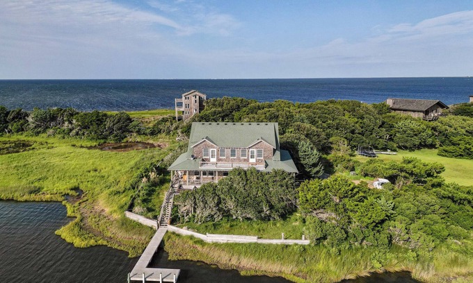 Brigands' Bay Casa | The Carolina Moon | Canalfront | Frisco | Sleeps 8
