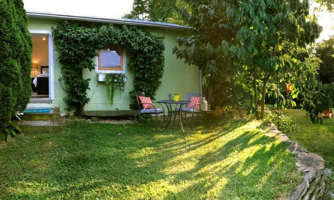 Harpers Ferry Cabaña | The Carriage House at Carrot Top Cottage