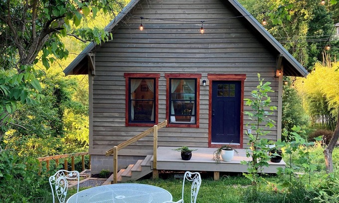 Asheville Cabaña | The Carriage House, elegance and nature in Asheville
