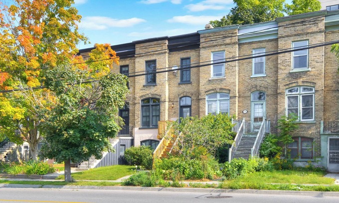 Kitchener Casa | The Carrie - Downtown Hideaway