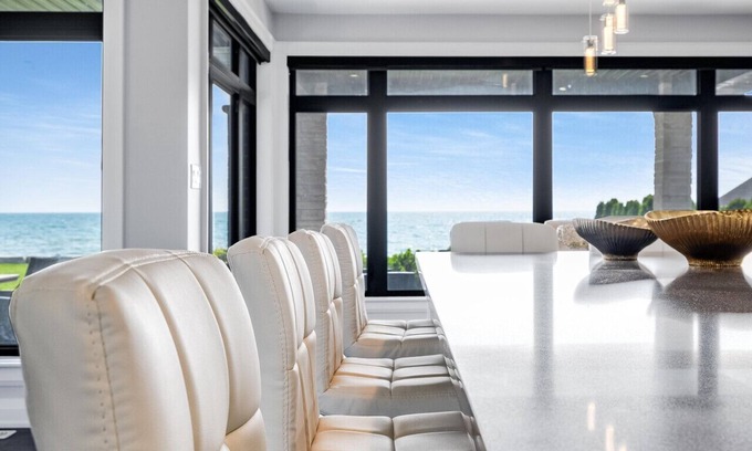 Leamington Casa | The Carrington Cove Lake House