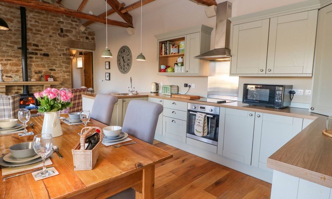 Richmond Cabaña | The Cartshed, Sedbury Park Farm