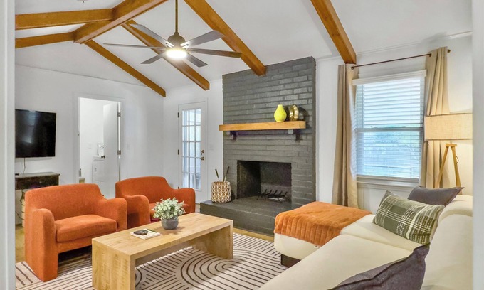 Lincolnville Casa | The Caspian: family friendly haven with private pool perfect for large groups