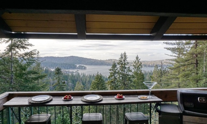 Lake Arrowhead Otro | The Castle II con majestuosas vistas al lago y 2 Master Suites: ¡mira el video!