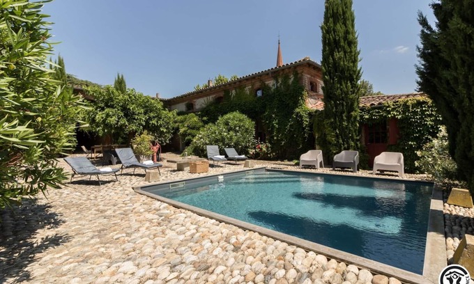 Auragne Casa | The Castle Stables