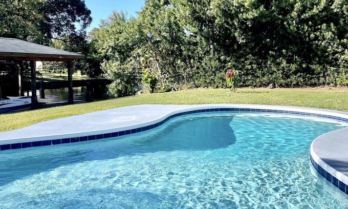 Catalina Casa | The Catalina Lakeside Cottage - A Waterfront Pool Home
