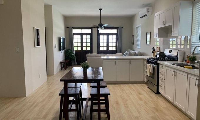 South Seas Estates Condominio | The Cedar Canalfront Penthouse