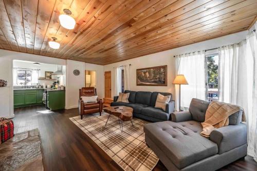 West Village Casa | The Cedar House Prime Spot Kayaks & Cool Ac
