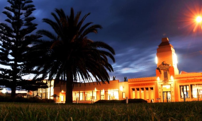 Lakes Entrance Hotel | The Central Hotel Motel Lakes Entrance