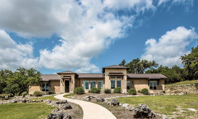 Spring Branch Casa | The Century Oak: 3-Unit Estate next to Remi's Ridge & Hayes Hollow