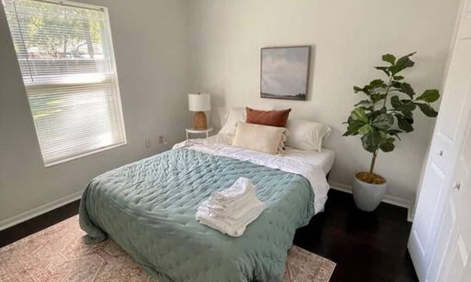 Fellowship Casa | The Charming Rancher - Dog Friendly - 9 mins to WEC