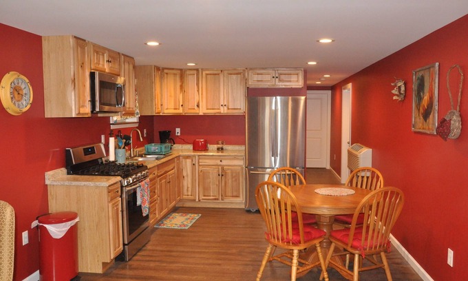 Cresco Casa | Apt. 2 "Modern Yet Yet Country" Barn Apt en 10 acres cerca de atracciones
