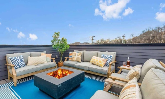 Eighth Avenue Casa | The Chorus & The Duet - Mins from Downtown!