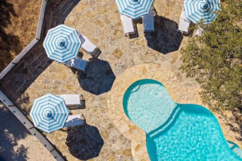 Canyon Lake Hotel | The Claire Hotel