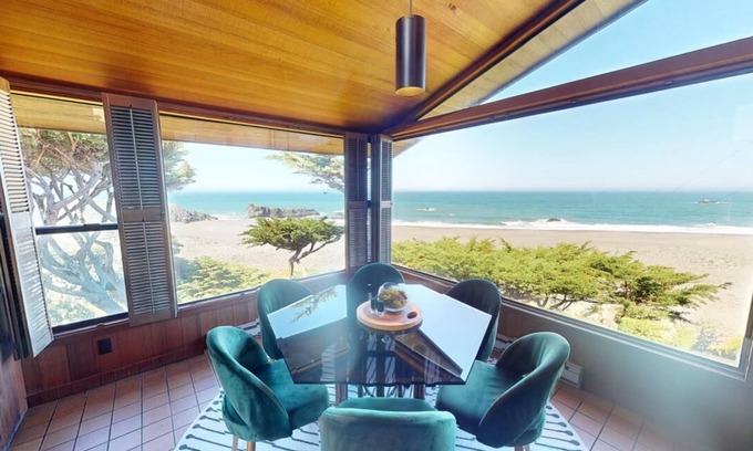 Bodega Bay Casa | The Cliff House: Panoramic Oceanfront Views by Famed Architect Carson Bowler.