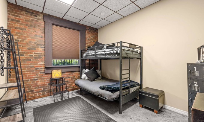 Dade City Casa | The Clink at The Locke Inn - Stay in Dade City's historic former jailhouse!
