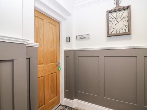 Keith Apartamento | The Clock Tower at The Institute Executive Apartments