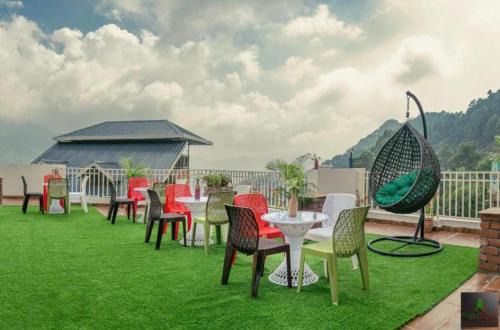 Dharampur Apartamento | The Cloudberry Kasauli I Guaranteed Best Price I Serviced Villa I Open Air Rooftop I Couple Friendly I Pvt Balcony I Kasauli By ExoticStays