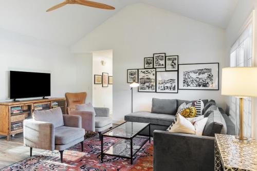 Athens Casa | The Clover Cottage in Normaltown