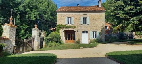 Saint-Mathieu Casa | The Coach House-3 Bed-2 Bath-Garden-PetsOK-FreeP