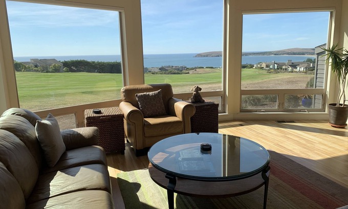Bodega Bay Casa | "The Coast is Clear" Hermosas vistas, pasos a la playa, remodelado, sala de juegos !!!