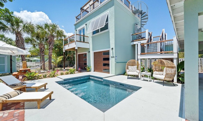 Sunset Cove Apartamento | The Cocoa Boho Rooftop Retreat - 2 min walk to the beach!