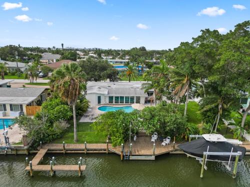 Venetian Way Casa | The Cocoa Plum - A Quiet Riverfront Pool Home Near Beach