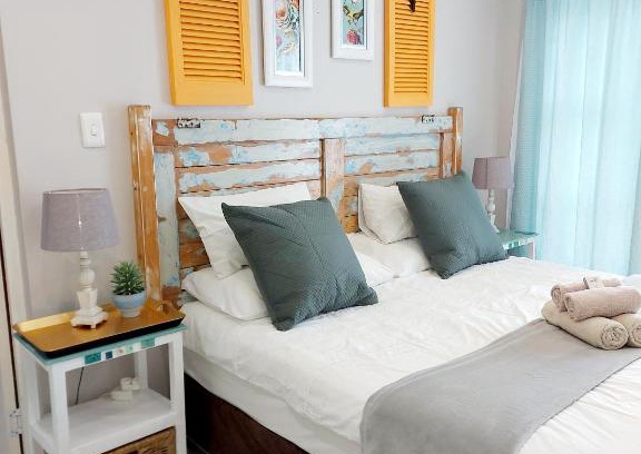 Kidd's Beach Casa | The Coelacanth Guest House And Beach Thyme Self Catering