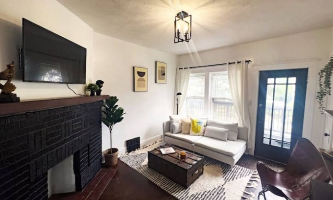 Lakewood Casa | The Coffeehouse - Lakewood 2 Bdm Stay