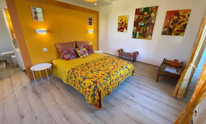 Commarin Cama Y Desayuno | The colors of Commarin Chambre Jaune
