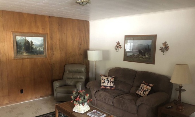 Tyrone Apartamento | ¡Comodidad asequible para negocios o placer!