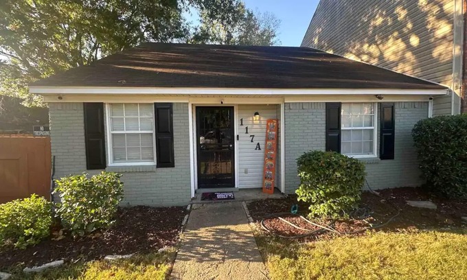 Clinton Casa | The Comic House