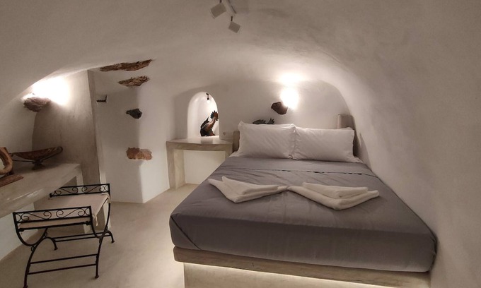 Emporio Apartamento | The Commander's Cave