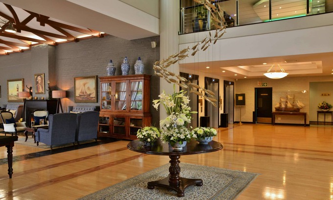 Victoria and Alfred Waterfront Hotel | The Commodore Hotel