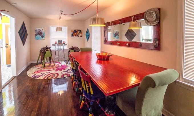 Amarillo Casa | The Compound *sleeps 11*great beds*pet friendly*