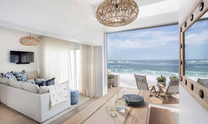 Clifton Apartamento | The Conch: Designer Beachfront Apartment with Access Directly on the Beach
