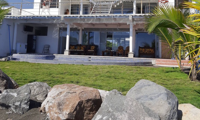 Iztapa Cama Y Desayuno | The Container Hotel And Restoran