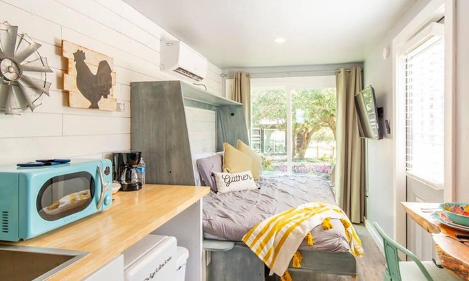 Johnson City Casa | The Container Retreat @290 Wine Trail #3 Hill Country bliss
