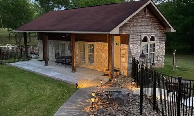 Seymour Casa | The Coop: 25-30 minutes from Smokies-pool access