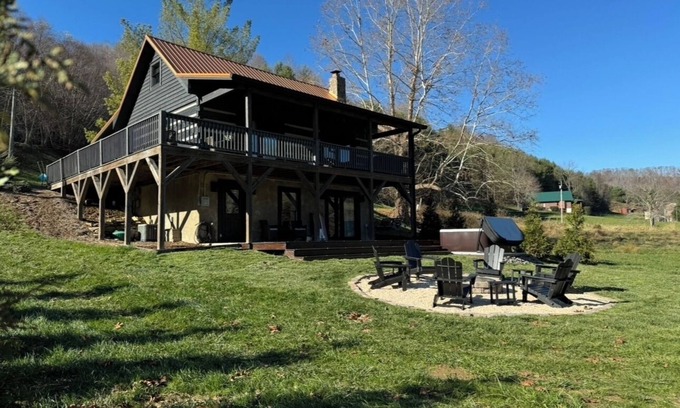 Vilas Cabina | The Copper Cabin: Creek-side Mountain Luxury