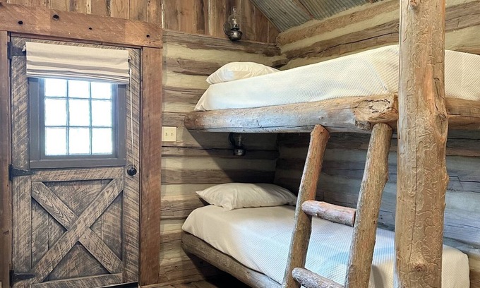 Fruitvale Cabina | The Corn Crib Cabin at Green Frog Farm