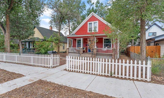 Central Colorado Springs Casa | The Corona Lookout | Charming Attic Apartment in Historic Home