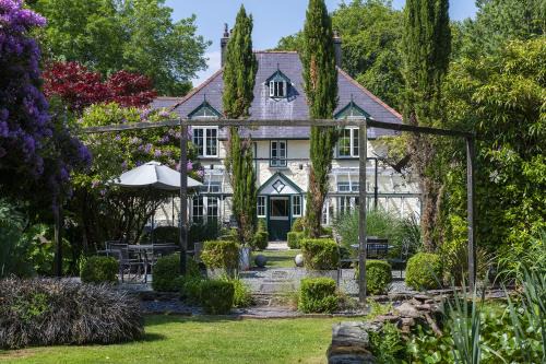 Laugharne Casa | The Cors - Charming Country Escape for Large Family Groups