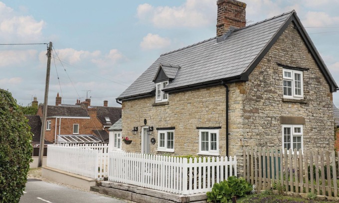 Ettington Cabaña | THE COTTAGE, pet friendly, character holiday cottage in Ettington